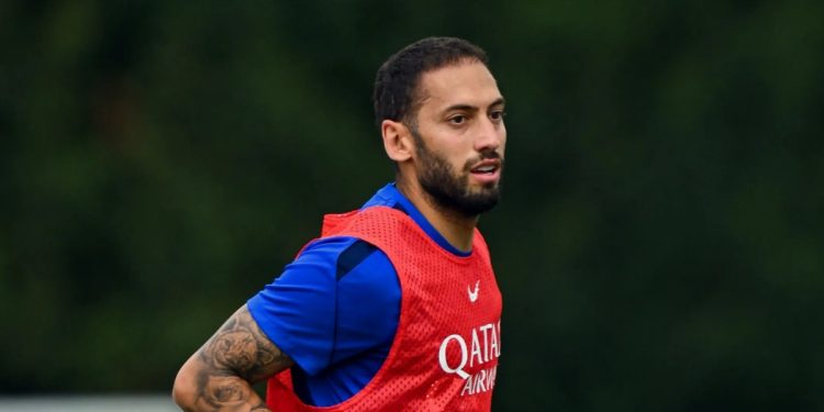 Hakan Calhanoglu in allenamento (Fonte sito ufficiale Inter)